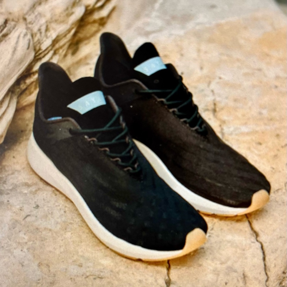 Brand New In Box Saysh One Black Sneakers size 6